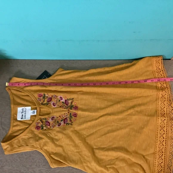 New York Laundry Golden Yellow Embroidered Tank Size Small NWT - Picture 2 of 7